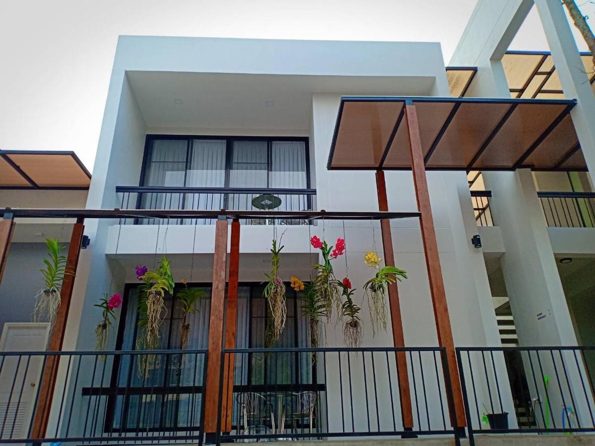 Home By The Bridge Hotel Kamphaeng Phet Eksteriør bilde
