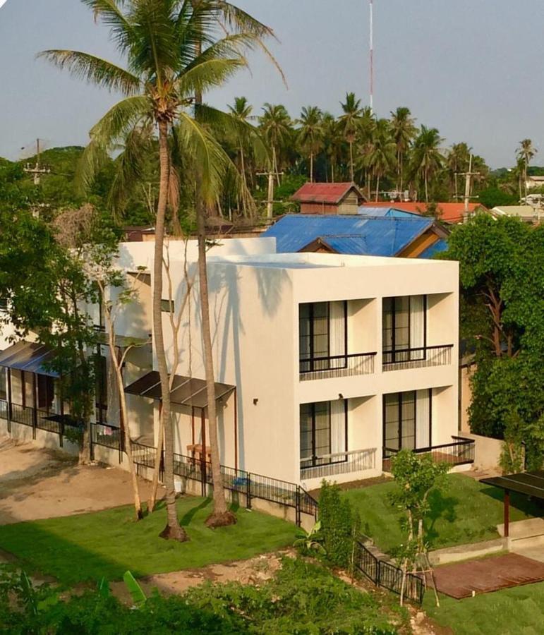Home By The Bridge Hotel Kamphaeng Phet Eksteriør bilde