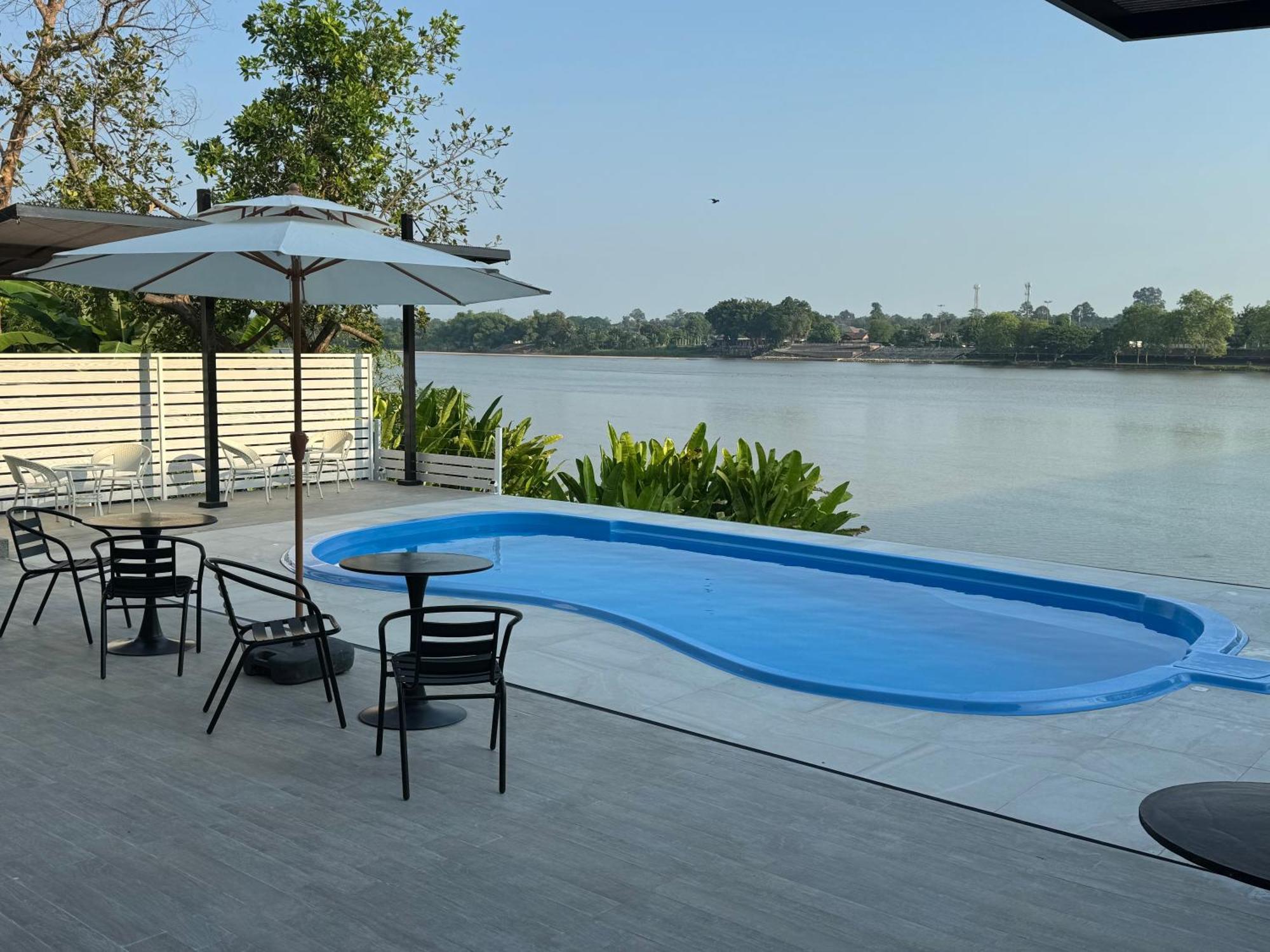 Home By The Bridge Hotel Kamphaeng Phet Eksteriør bilde